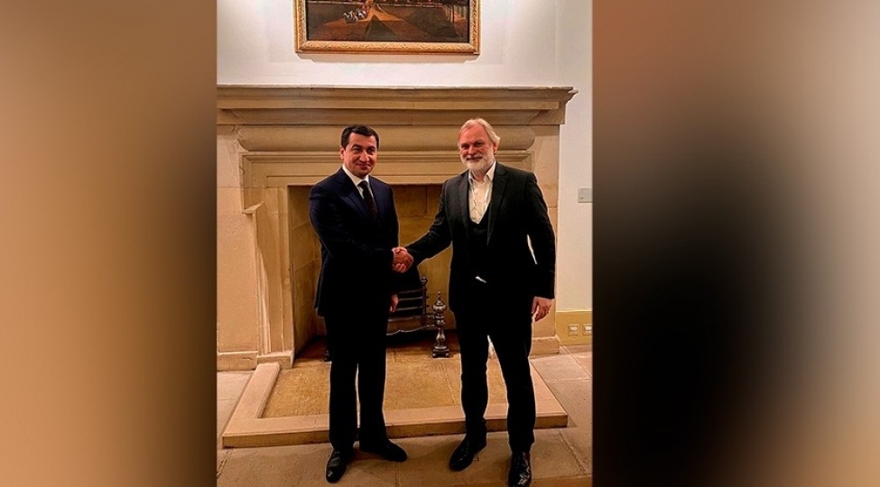 prezidentin-komekchisi-britaniya-bash-nazirinin-mushaviri-ile-gorushub