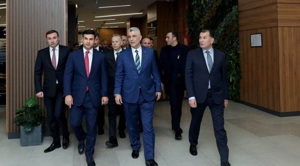 turkiyenin-ticaret-naziri-baki-kob-evinde-olub-foto