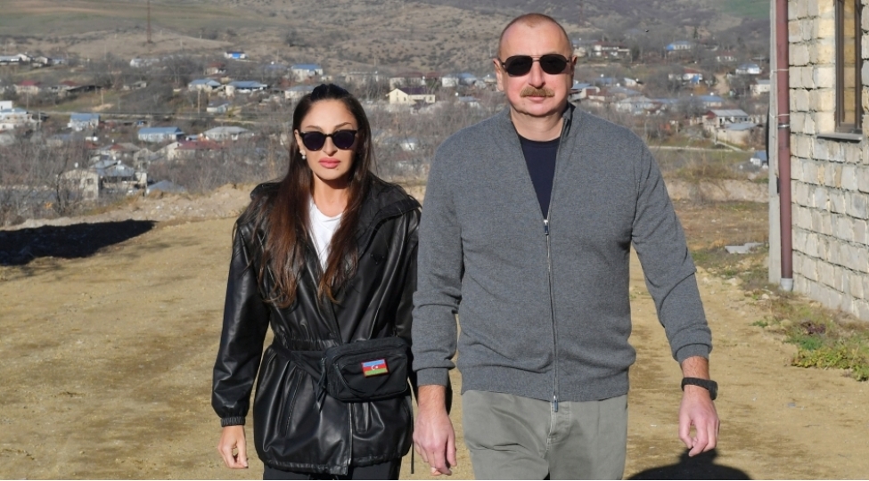 prezident-ve-birinci-xanim-xocavendin-qirmizi-bazar-qesebesinde-olublar-yenilenibfoto