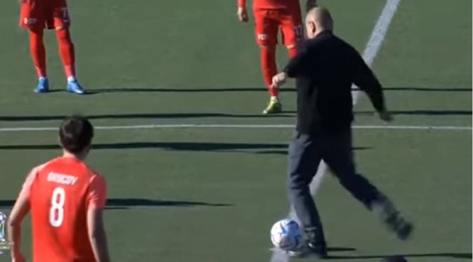 prezident-ilk-topu-vuraraq-oyunu-bashlatdi-video