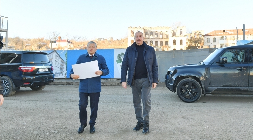 prezident-shusha-sheherinin-qarabag-kuchesinde-aparilan-tikinti-ishleri-ile-tanish-olub-foto