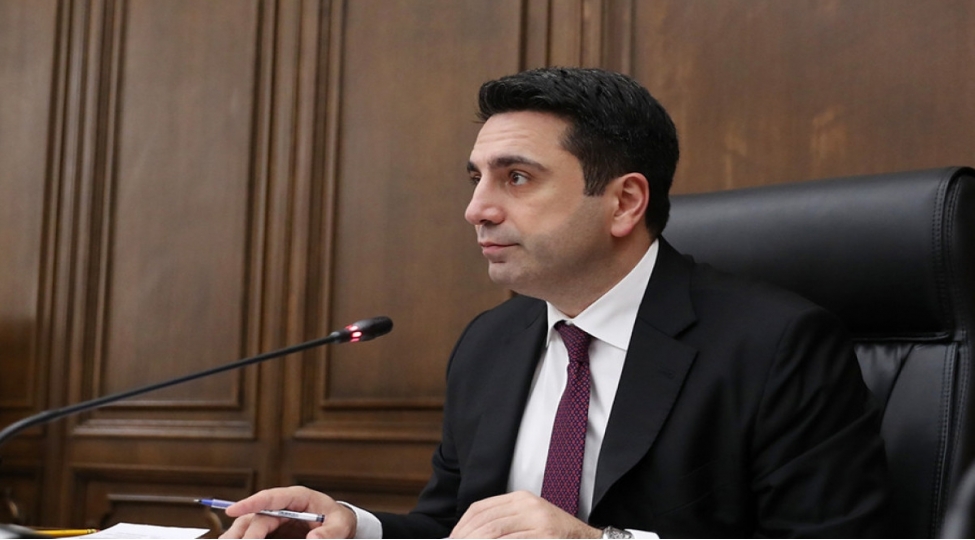 azerbaycanla-serhedlerin-mueyyenleshdirilmesi-sulh-muqavilesinden-sonra-da-aparila-biler-simonyan