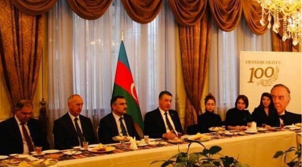 azerbaycan-sefiri-gurcustanda-fealiyyet-gosteren-ish-adamlari-ile-gorush-kechirib