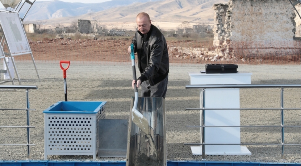 prezident-ilham-eliyev-agdamin-qiyasli-kendinin-temelini-qoyub