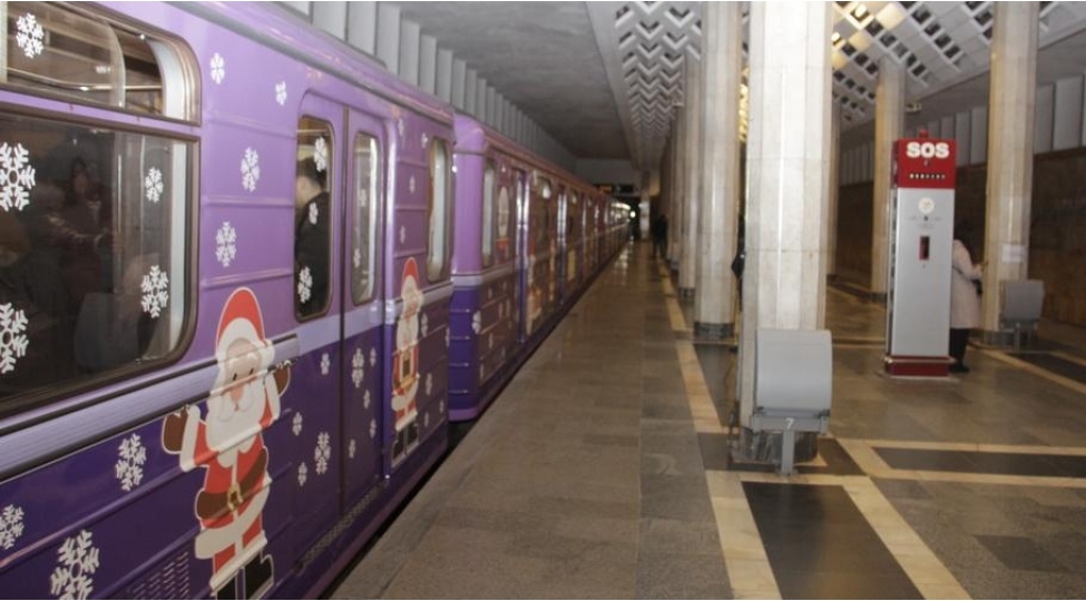 baki-metrosunda-xetlere-bezedilmish-qatar-buraxilib