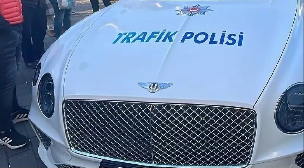 fenomenlerin-avtomobilleri-polislere-verildi-fotolar