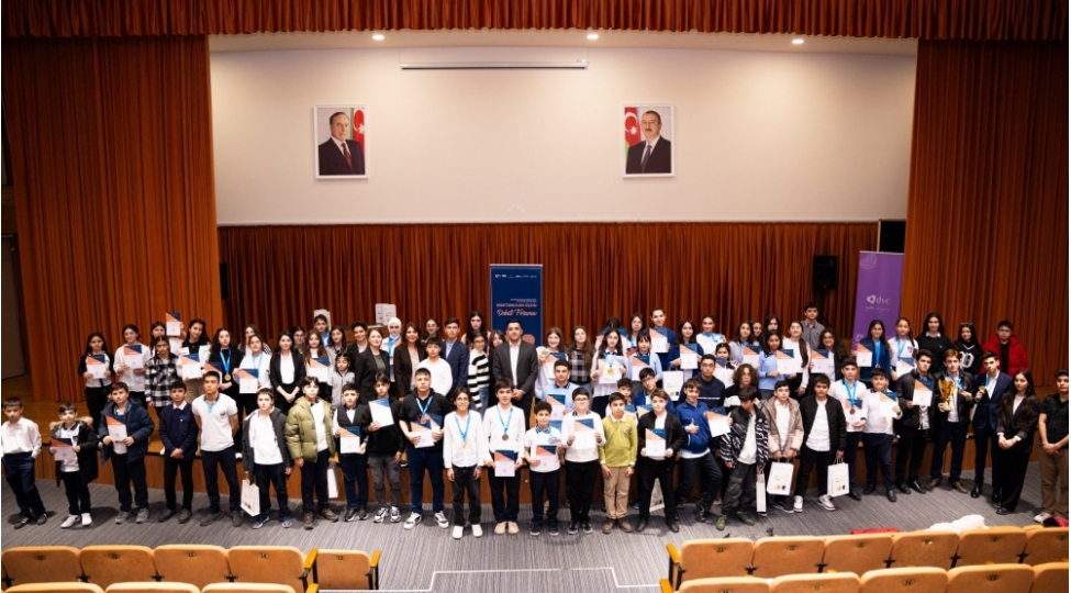 mektebliler-uchun-debat-forum-layihesi-heyata-kechirilib-foto