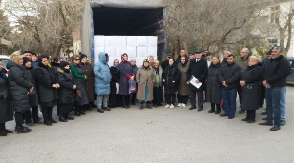 agalar-veliyev-shehid-ve-qazi-ailelerine-bayram-sovqatlari-gonderib-foto