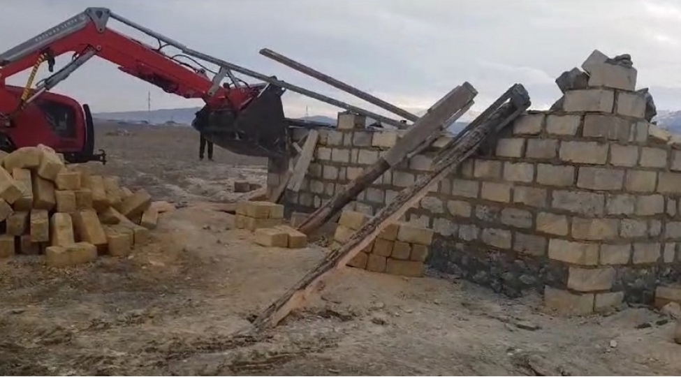 goygol-ve-shabranda-qanunsuz-tikililer-sokulub-video