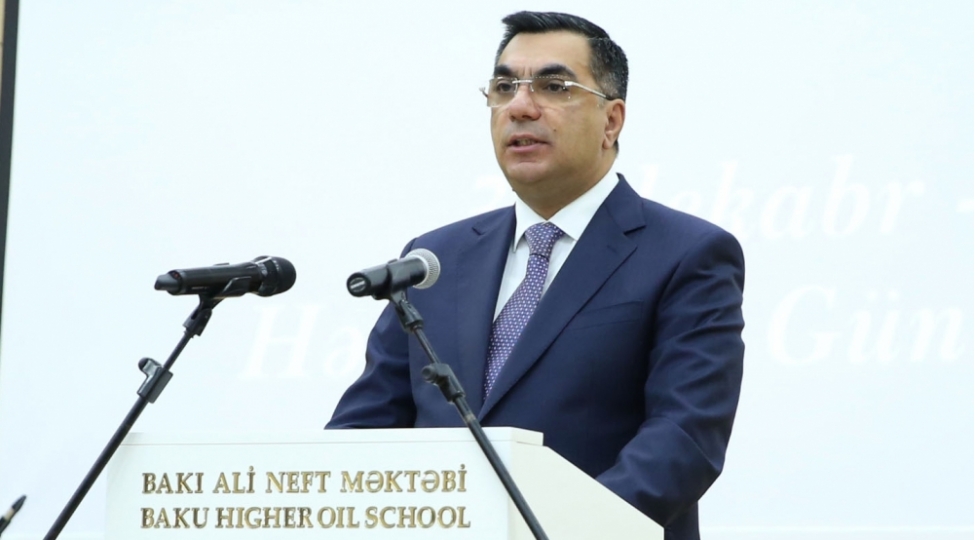 baki-ali-neft-mektebinde-dunya-azerbaycanlilarinin-hemreyliyi-gunu-ve-yeni-il-qeyd-olunub-foto