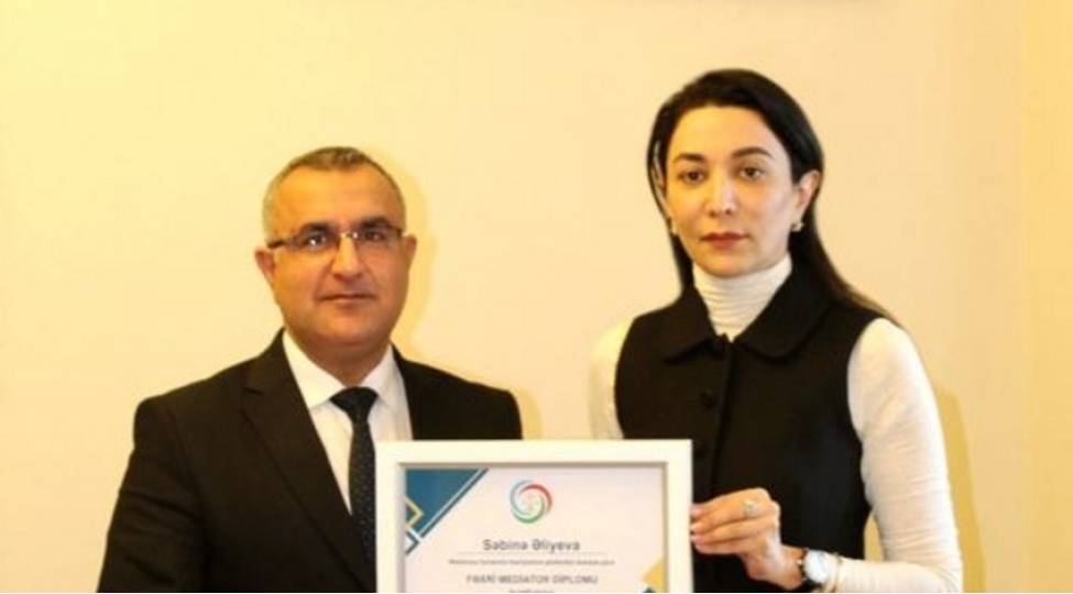 ombudsman-sebine-eliyeva-fexri-mediator-diplomu-ile-teltif-edilib