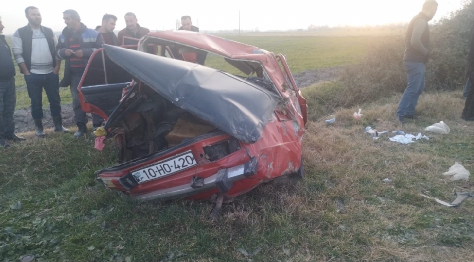 berdede-uch-neferin-xesaret-almasi-ile-neticelenen-yol-neqliyyat-hadisesi-bash-verib