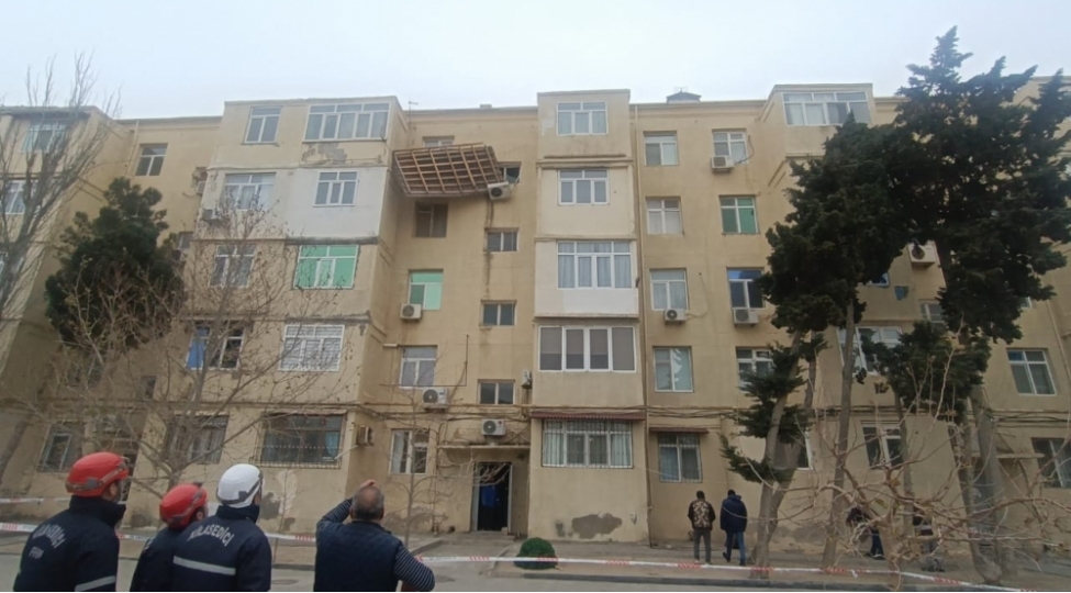 pirallahida-kulek-neticesinde-binada-yaranan-tehlukeli-veziyyet-aradan-qaldirilib-fotovideo