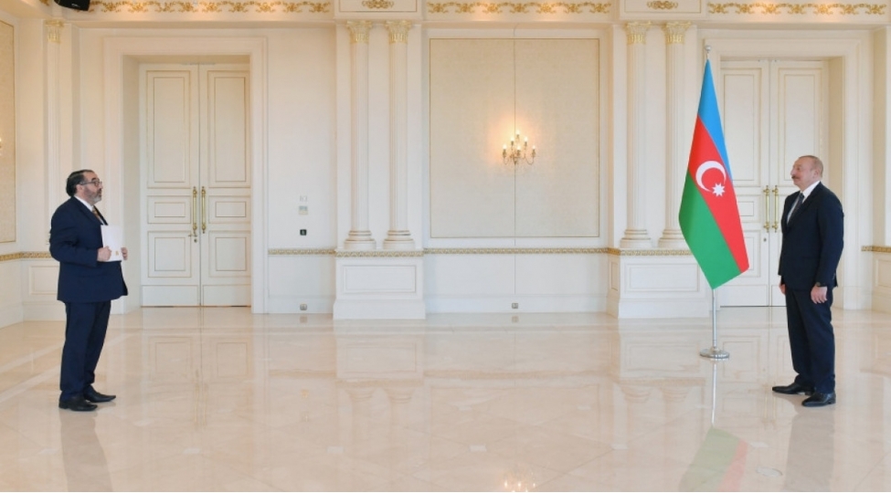 perunun-yeni-sefiri-etimadnamesini-azerbaycan-prezidentine-teqdim-edib-yenilenib