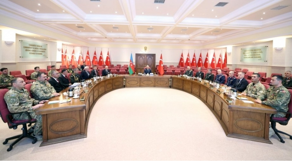 yashar-guler-azerbaycanin-veten-muharibesi-ishtirakchilari-ile-gorushub