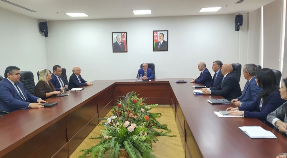 yap-merkezi-aparatinda-partiyanin-idare-heyetinin-uzvu-mubariz-qurbanlinin-70-illik-yubileyi-munasibetile-gorush-kechirilib-foto