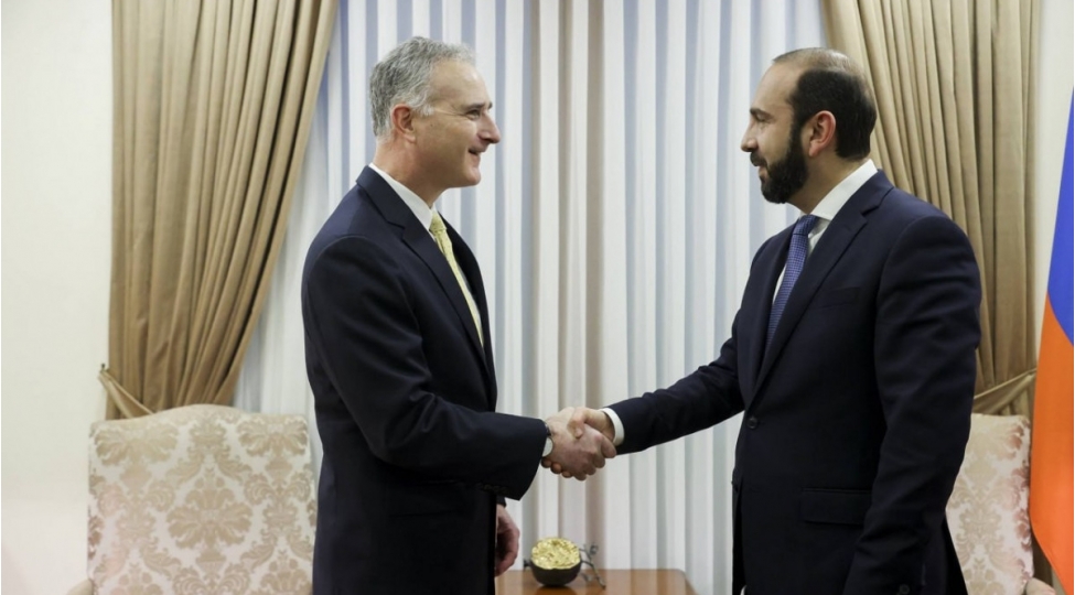 mirzoyan-blinkenin-mushaviri-ile-azerbaycan-ermenistan-munasibetlerini-muzakire-edib