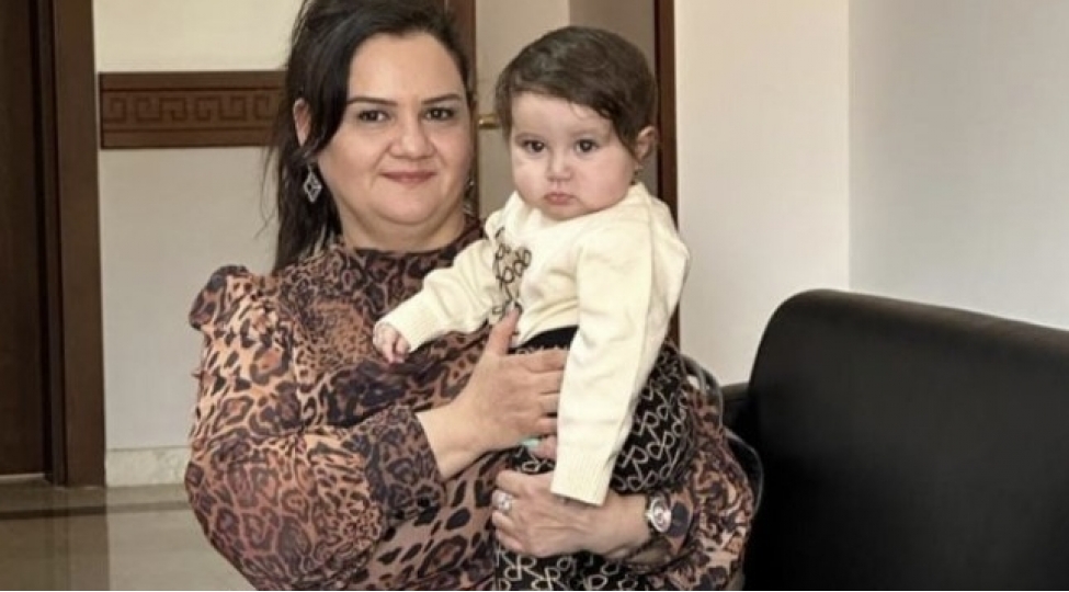 imtahan-veren-ananin-korpesini-dekan-saxladi-foto