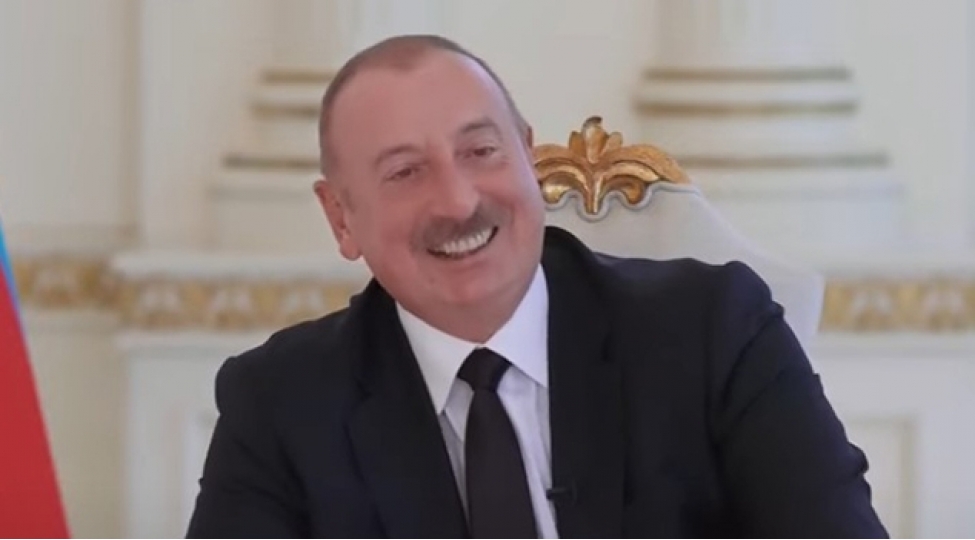 prezidentin-tebessumlu-anlari-video