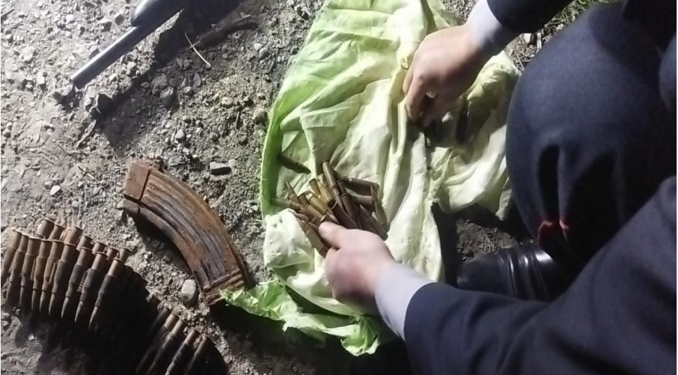 narkotik-satan-ve-silah-sursat-gizleden-shexsler-saxlanilib-foto