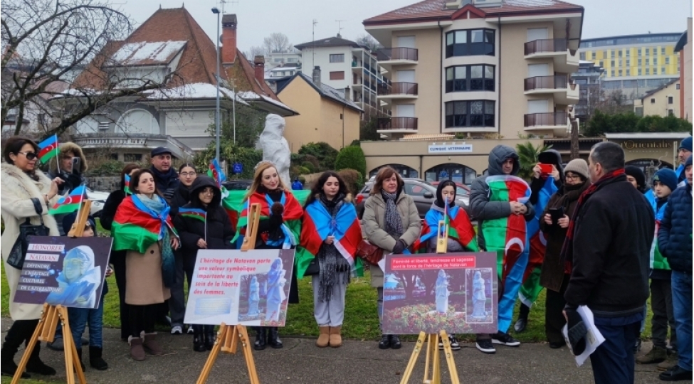 fransada-natevanin-heykeline-qarshi-toredilmish-vandalizm-akti-ile-elaqedar-etiraz-aksiyasi-kechirilir