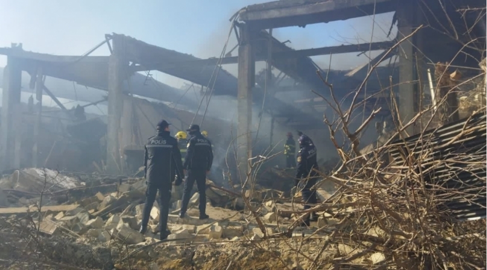 bakidaki-partlayishda-dagintilar-altindan-meyitin-chixarilma-ani-video