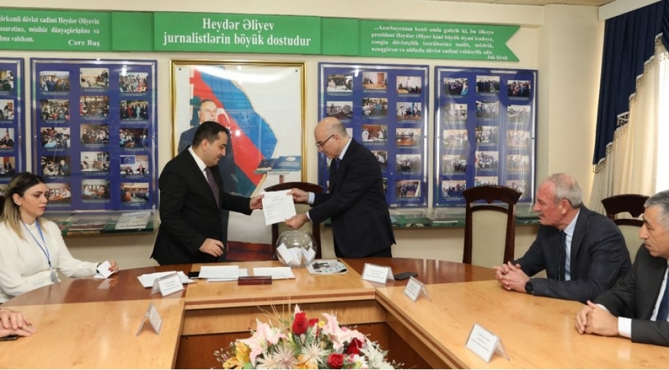 dovlet-qezetinde-prezidentliye-namizedlerin-odenishsiz-teshviqat-materiallarinin-derci-uchun-pushkatma-kechirilib-foto