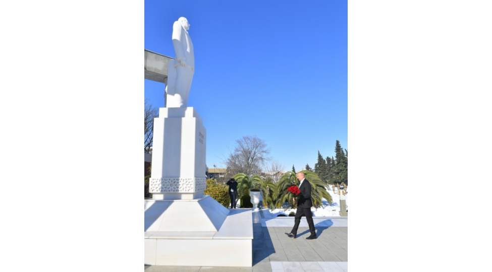 lenkeran-sheherinde-umummilli-lider-heyder-eliyevin-abidesini-ziyaret-yenilenib