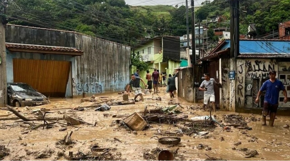 braziliyada-guclu-yagishlardan-sonra-evlerini-itirenlerin-sayi-9-mine-yukselib