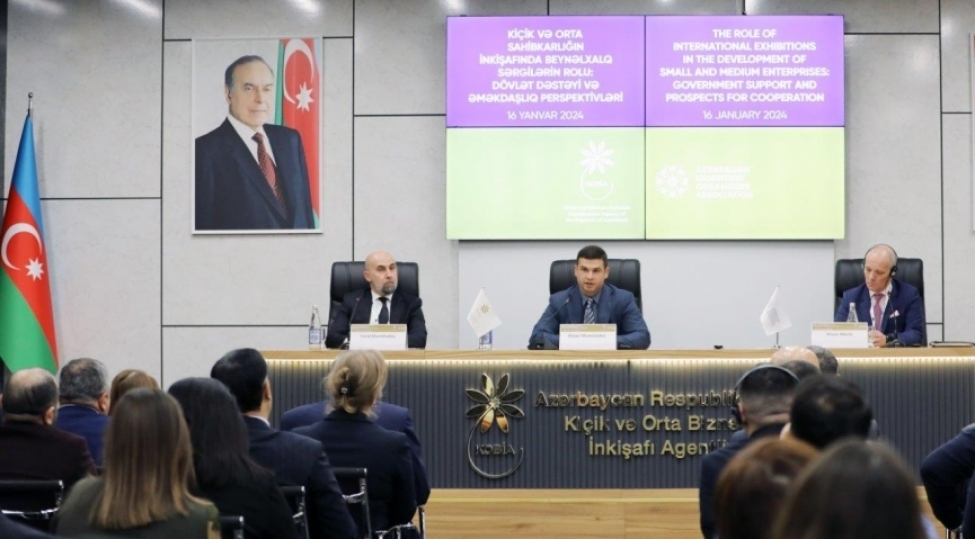 beynelxalq-sergi-senayesinin-peshekarlari-bakida-toplashiblar