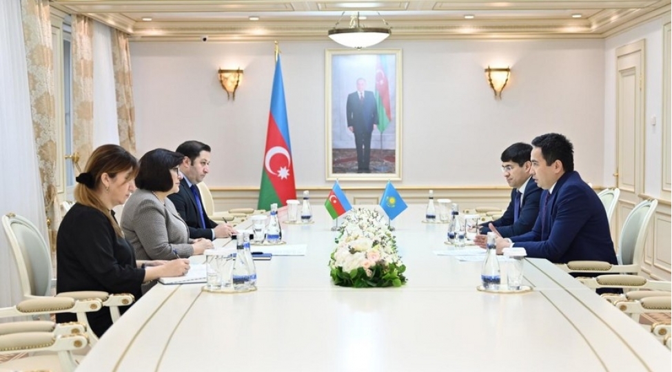 milli-meclisde-qazaxistan-neftinin-azerbaycan-erazisinden-neql-olunmasi-meseleleri-muzakire-edilib