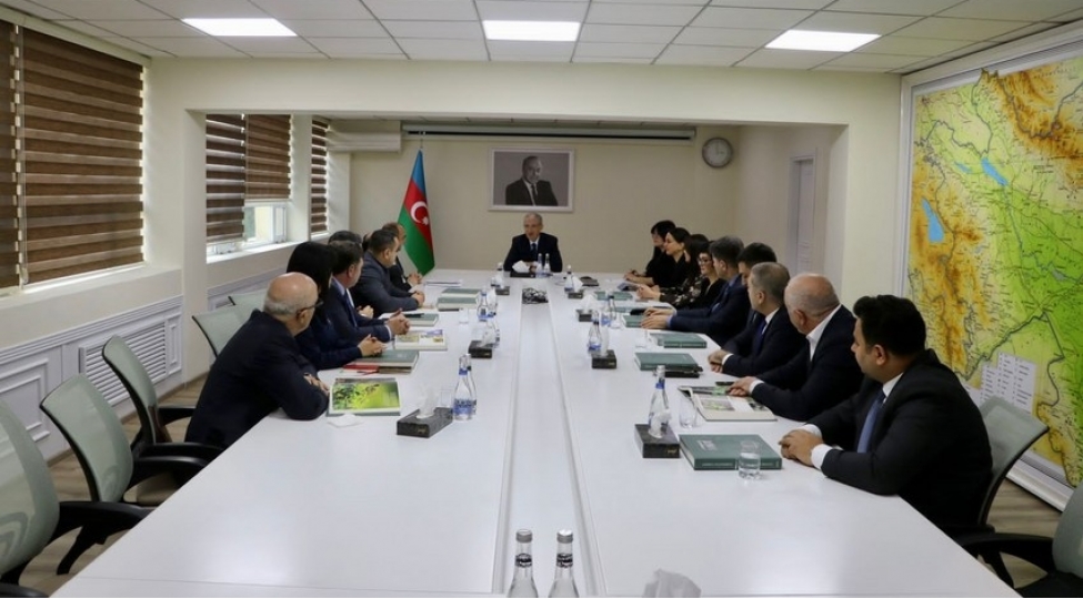 ekologiya-ve-tebii-servetler-nazirliyi-yaninda-ictimai-shuranin-yeni-uzvleri-ile-gorush-kechirilib-foto