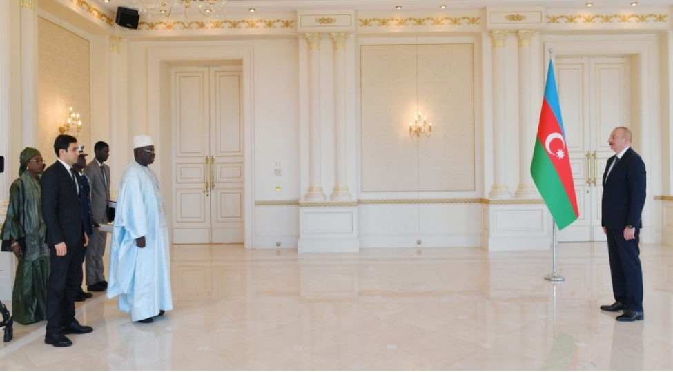 seneqalin-yeni-sefiri-etimadnamesini-azerbaycan-prezidentine-teqdim-edib-yenilenibfoto
