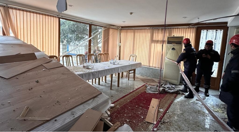 yasamalda-merasim-evinin-tavani-chokub-3-nefer-xesaret-alib-yenilenibfotovideo