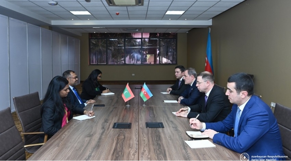 ceyhun-bayramov-maldivli-hemkari-ile-ikiterefli-munasibetleri-muzakire-edib-yenilenib