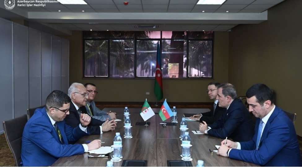 azerbaycan-ve-elcezair-xin-bashchilari-emekdashliq-meselelerini-muzakire-edibler-yenilenib