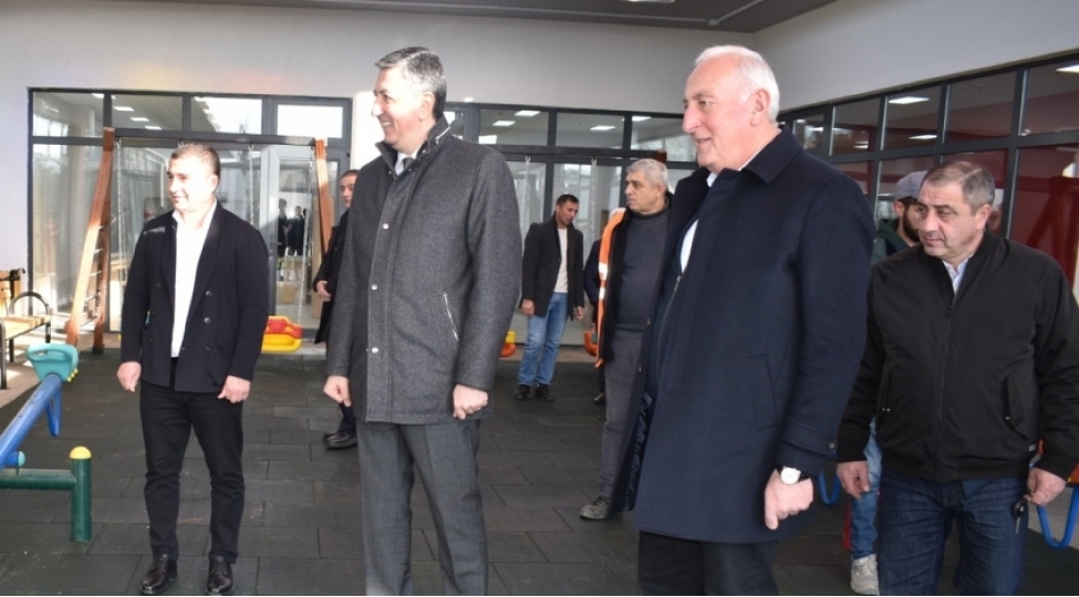 gurcustanda-azerbaycanin-maliyye-vesaiti-hesabina-yeni-ushaq-bagchasi-tikilir