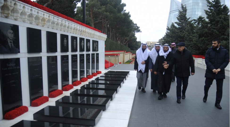 kuveytli-deputatlar-bakida-shehidler-xiyabanini-ziyaret-edibler