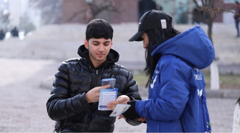bolgelerde-ilk-defe-ses-verecek-genclere-bukletler-paylanir-foto