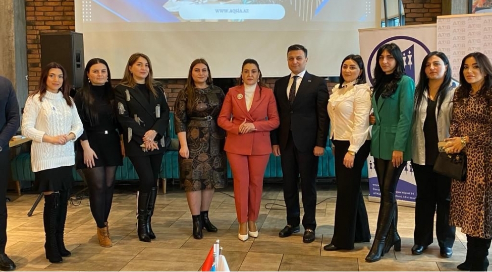 aqsia-ve-atib-sahibkarlari-arasinda-shebekeleshme-gorushu-bash-tutub-foto
