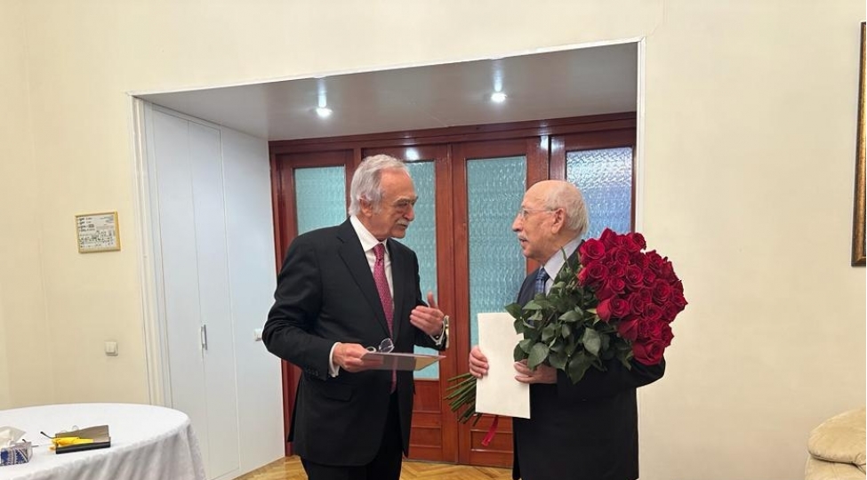 prezident-ilham-eliyevin-tebrik-mektubu-arif-agakishiyeve-teqdim-edilib