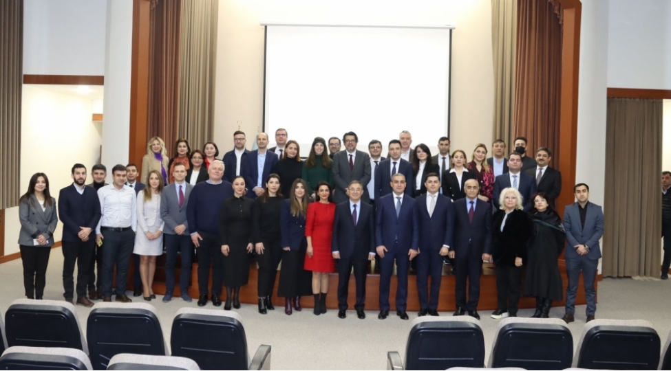 azerbaycan-ali-tehsil-muessiselerinde-sahibkarliq-ekosistemine-dair-aparilmish-tedqiqatin-hesabat-konfransi-kechirilib-foto