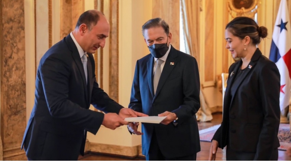 azerbaycan-sefiri-etimadnamesini-panama-prezidentine-teqdim-edib