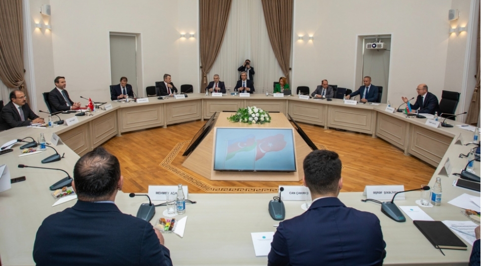 azerbaycanin-energetika-naziri-turkiyenin-energetika-ve-tebii-servetler-naziri-ile-gorushub-yenilenib