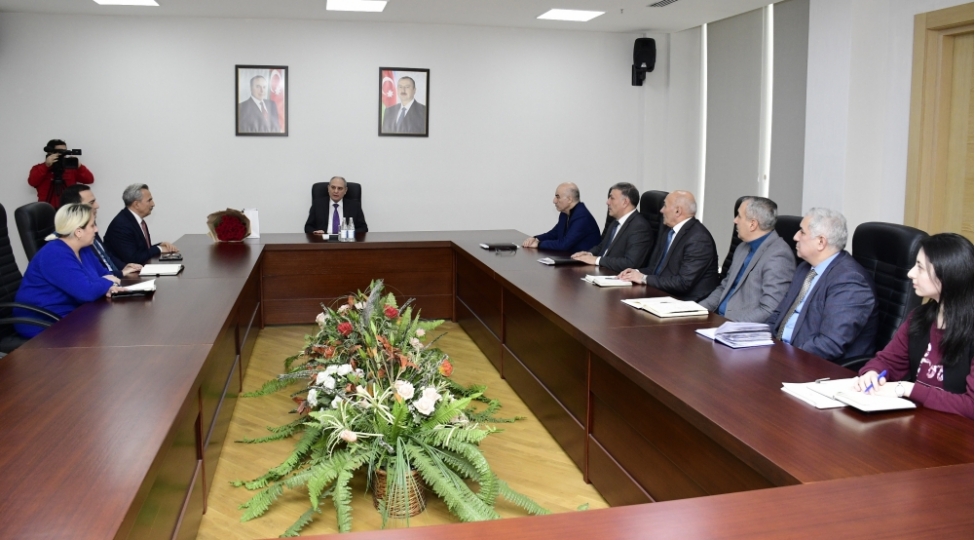 yap-merkezi-aparatinda-yeni-azerbaycan-qezetinin-bash-redaktoru-alqish-musayev-ile-gorush-kechirilib