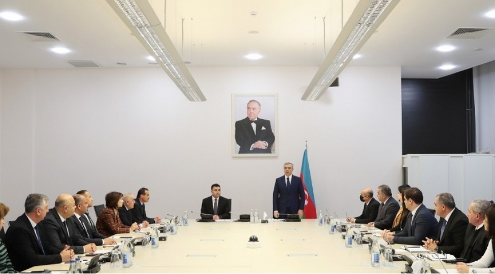 denizkenari-bulvar-idaresinin-yeni-sedri-kollektive-teqdim-olunub-foto