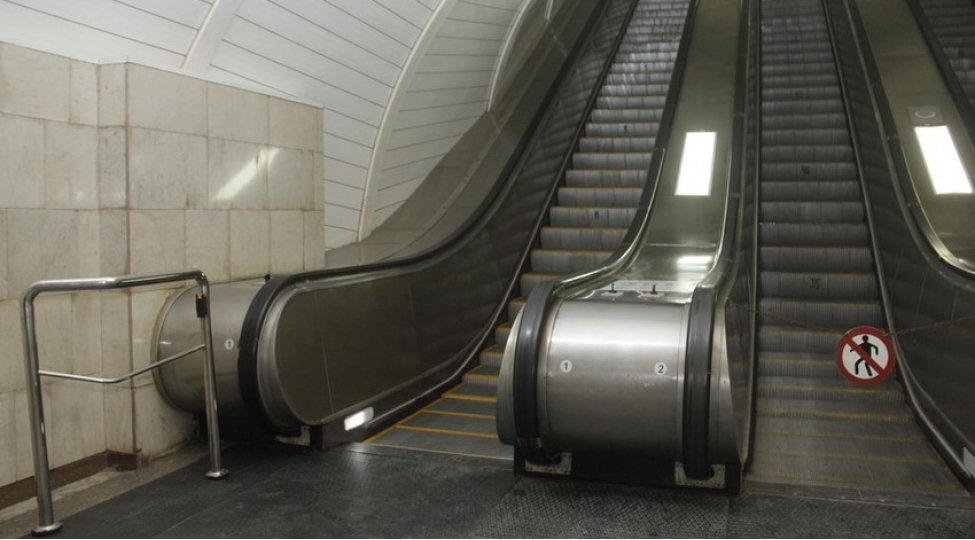 cefer-cabbarli-metrostansiyasinda-eskalator-esasli-temir-edilib-foto
