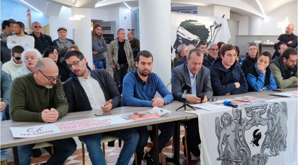 korsikalilar-fransa-polisinin-repressiyasina-etiraz-edirler
