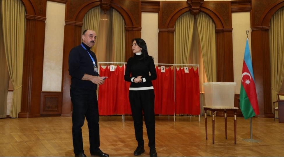 ombudsman-xankendi-shusha-ve-lachinda-sechki-menteqelerinde-yaradilan-sheraitle-tanish-olub-foto