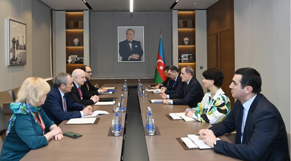 ceyhun-bayramov-mdb-bash-katibini-qebul-edib